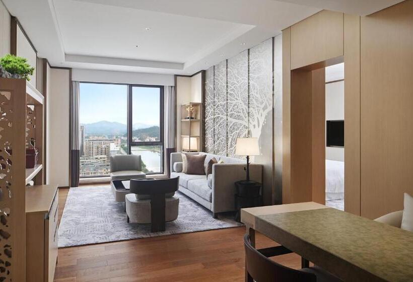 Люкс Клуб, Sheraton Yunfu Xinxing