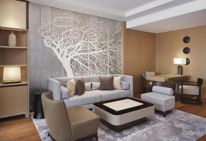 Полулюкс Клуб, Sheraton Yunfu Xinxing