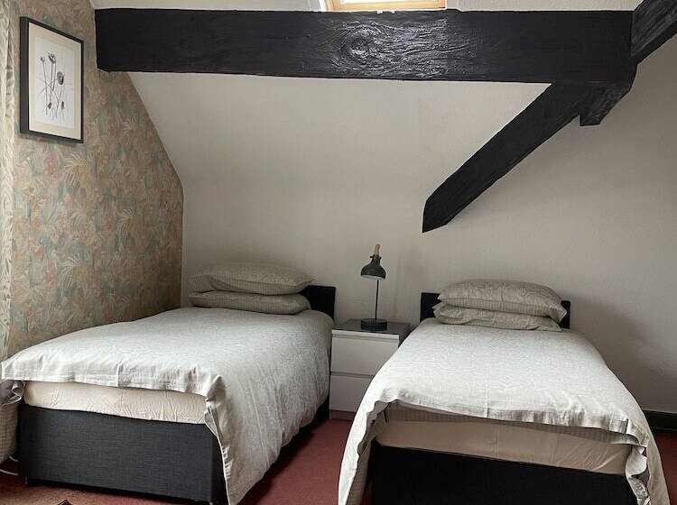 Трехместный Номер Классика, Chimneys Guest House