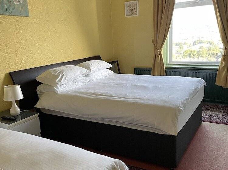 Семейный Номер, Chimneys Guest House