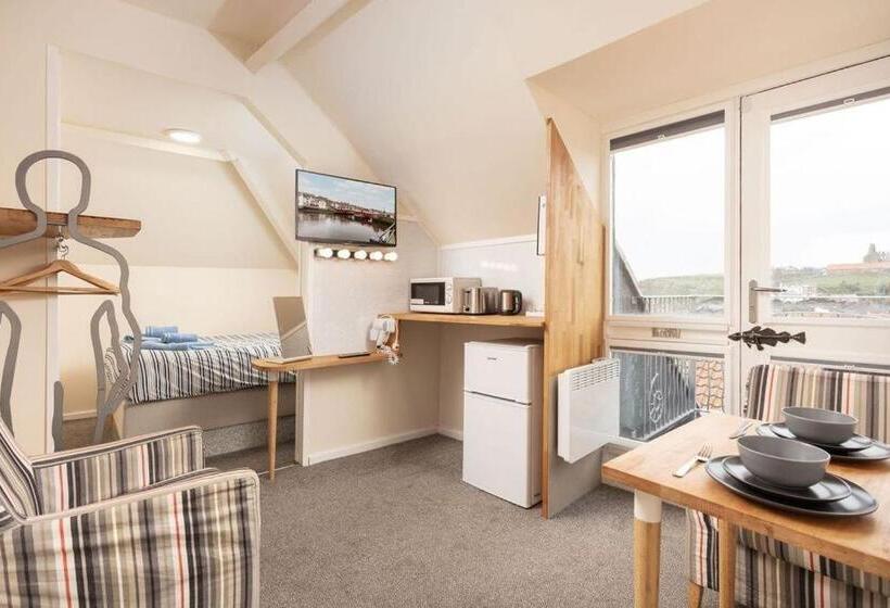 Номер Deluxe с Балконом, Silver Street Suites