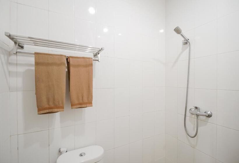 Номер Economy, Reddoorz Plus @ Karebosi Area 2