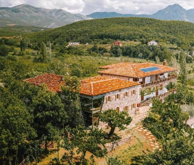 اتاق خانوادگی, Mrizi I Zanave Agroturizëm