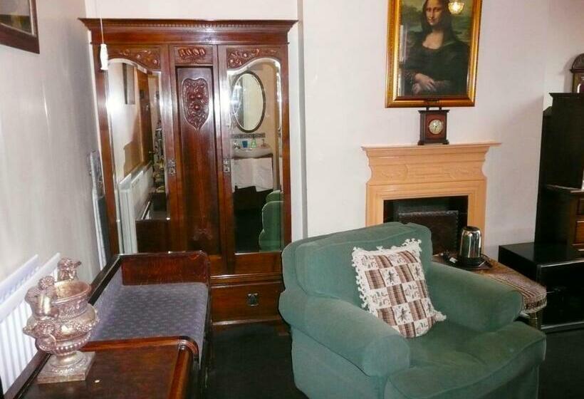 Номер Стандарт, Hawthorn House