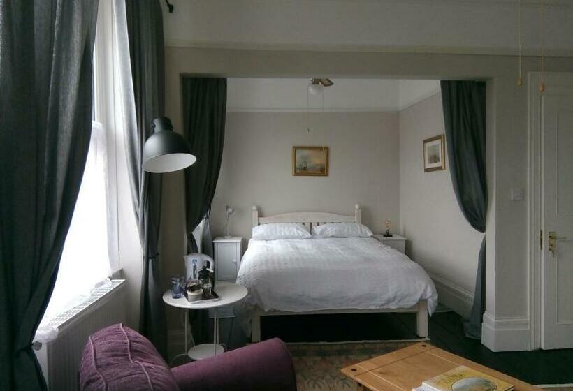 Номер Deluxe, Rosslyn Court