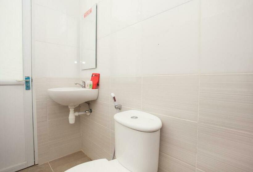 Номер Стандарт, Reddoorz Near Museum Angkut Batu 2