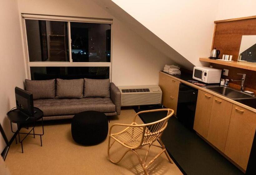 استودیوی استاندارد, Abpopa Hillcrest