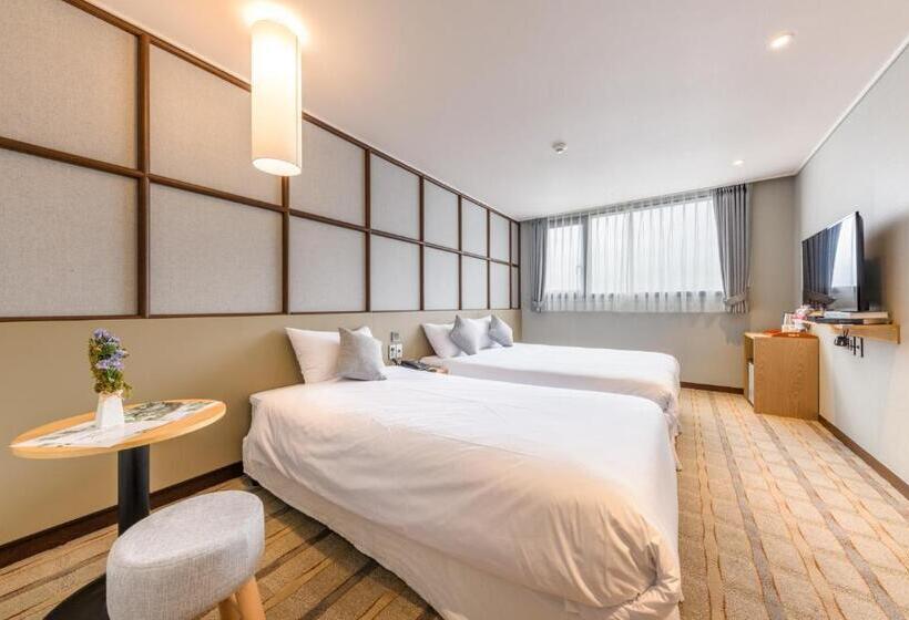 Семейный Номер, Shin Shin Hotel Cheonjiyeon