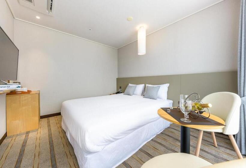 Номер Deluxe Вид на Горы, Shin Shin Hotel Cheonjiyeon