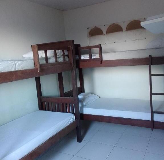 Номер Стандарт Четырехместный Совместный Санузел, Hostel Central