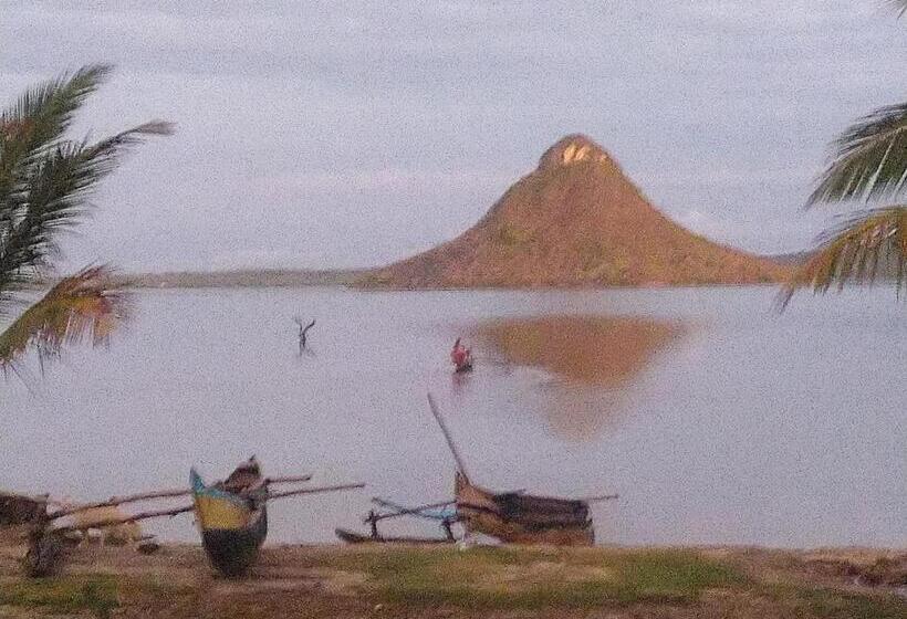 بانگلوی استاندارد با چشم‌انداز دریا, Sanjeela Plage Coco