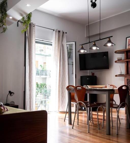 سوئیت با بالکن, Tetide Home