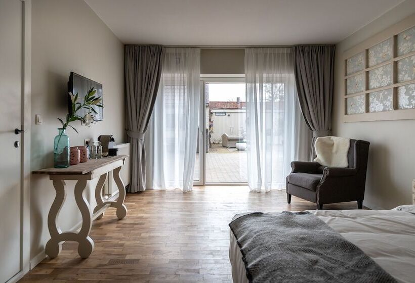 Номер Стандарт, B&b Woods And Wine