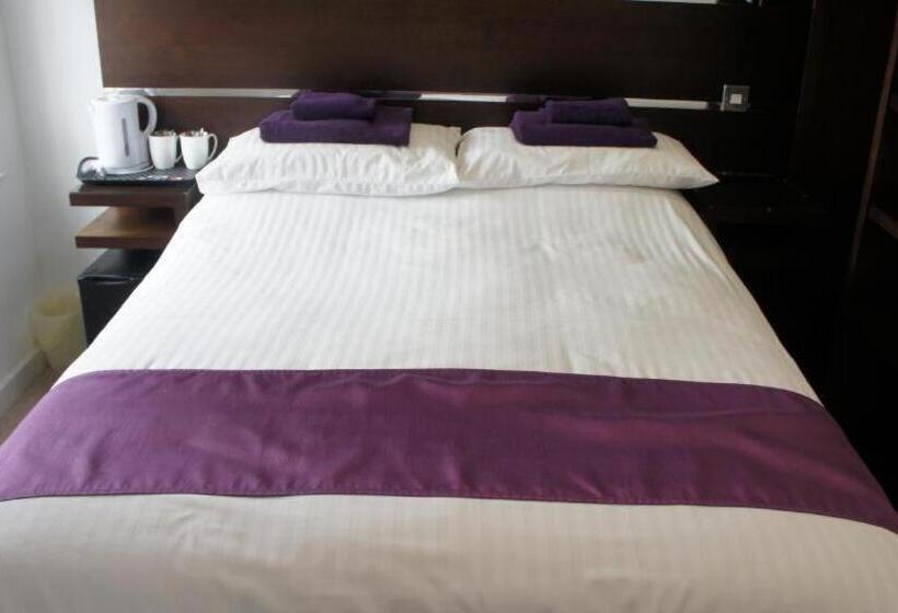 اتاق اکونومی, Rooms At The Inn