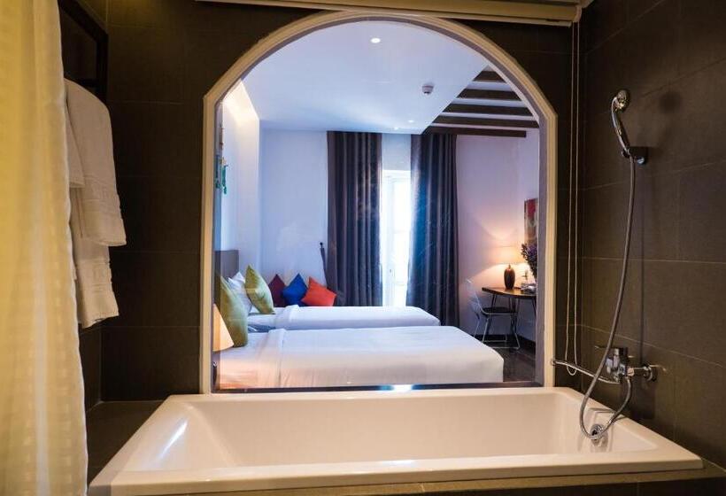 سوییت با چشم‌انداز دریا, Santori Hotel Da Nang Bay
