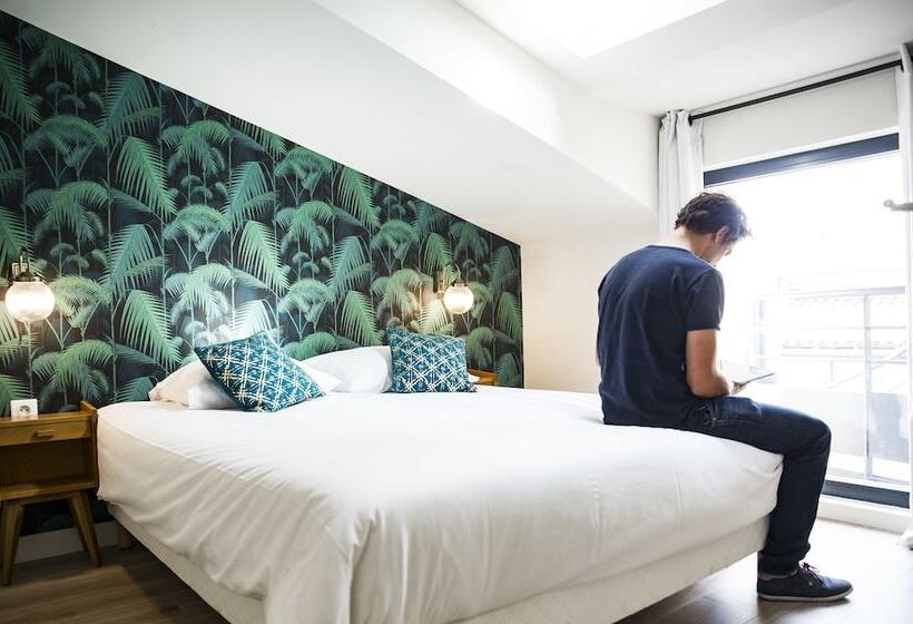Номер Стандарт, Georges Hostel & Café