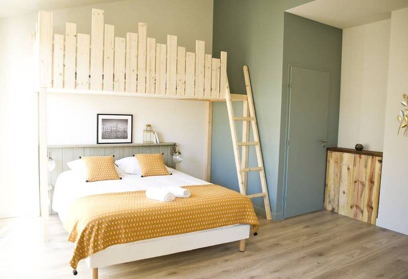 Семейный Номер, Georges Hostel & Café