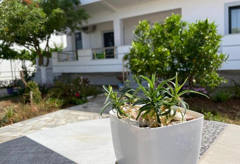 Standard Studio Garden View, Villa Soni Oruci