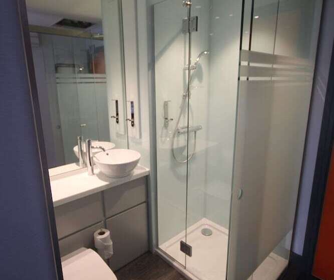 Номер Superior, Easyhotel Belfast