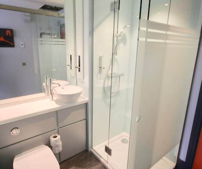 Семейный Номер, Easyhotel Belfast