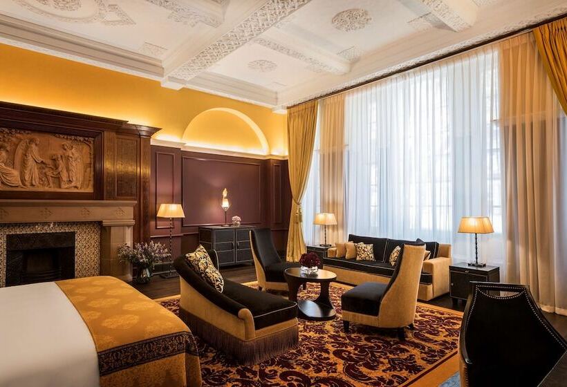 Suite, L Oscar London