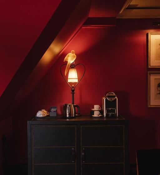 Suite, L Oscar London