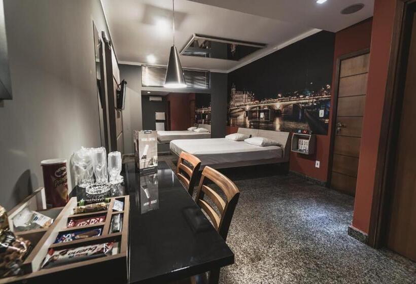스위트, Paris Motel