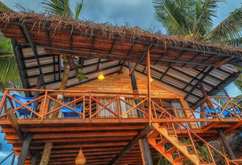 اتاق لوکس با بالکن و چشم‌انداز دریا, Indika Beach Villa