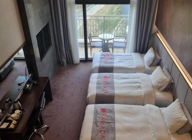 غرفة ديلوكس ثلاثية, Pyeongchang Ramada Hotel & Suite By Wyndham