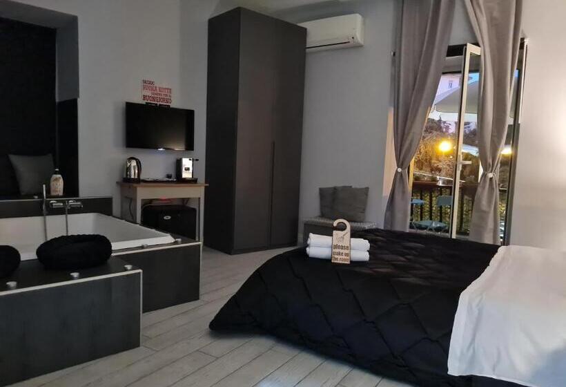 سوئیت جونیور با استخر, Esposito Plaza S & Suite