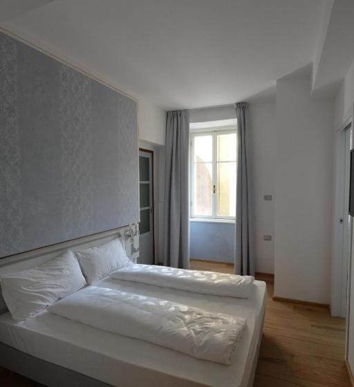 اتاق اکونومی, Torrione Trento