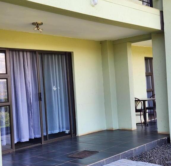 اتاق استاندارد سه نفره, Aloes Lodge