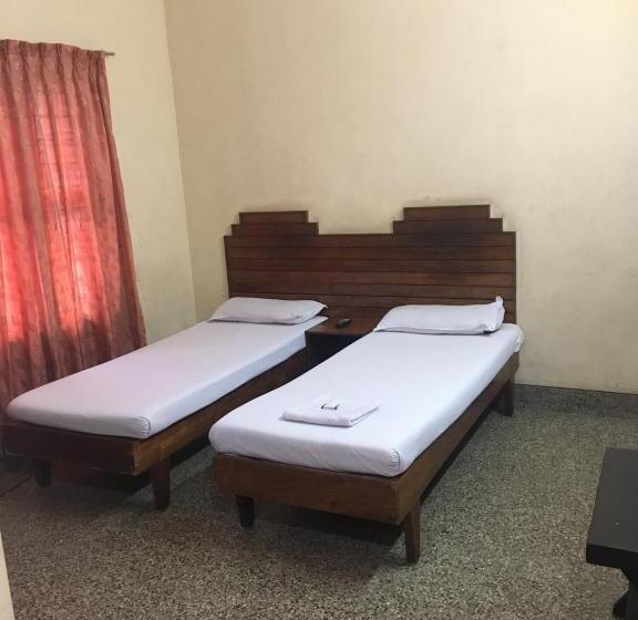 디럭스 룸, Nellimoottil Guest House