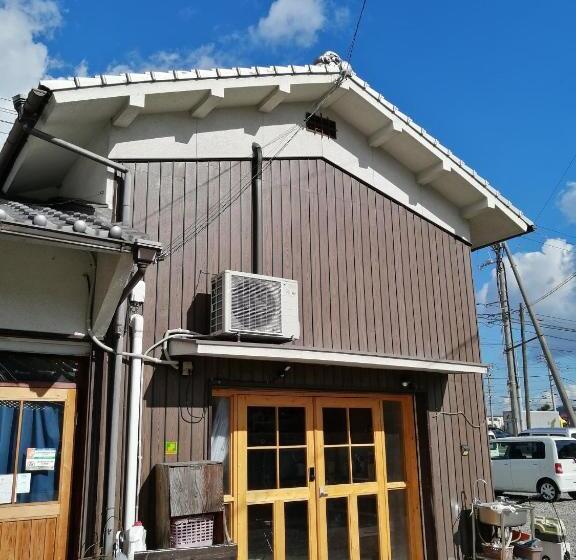 패밀리 스튜디오, Kaeru Guest House
