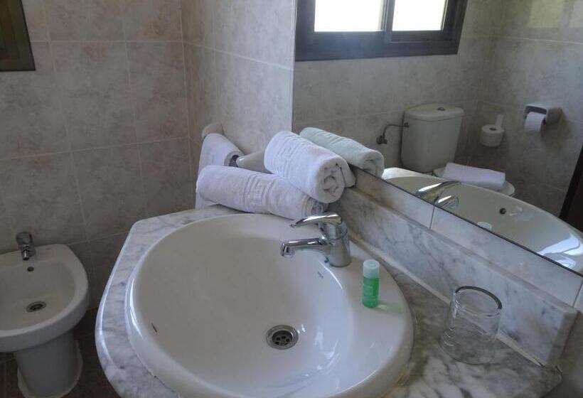 Номер Стандарт Трехместный, Hostal Internacional