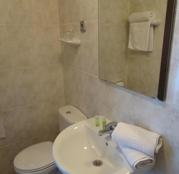 Номер Стандарт Трехместный, Hostal Internacional
