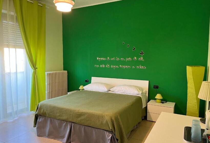 Номер Стандарт с Балконом, Color House Malpensa B&b