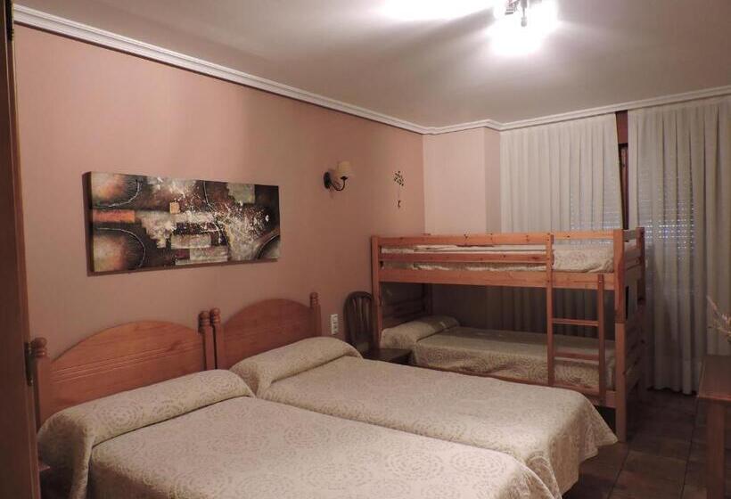 Четырехместный Номер Стандарт, Hostal Villa De Navarrete