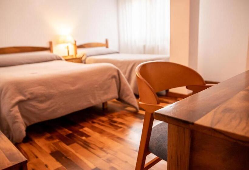 Номер Стандарт Трехместный, Hostal Restaurante Ventasierra
