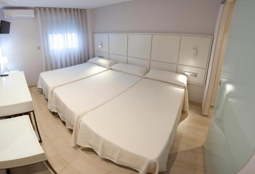 Трехместный Номер Комфорт, Hostal Loimar