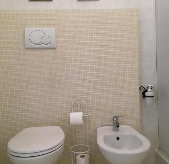 Standard Triple Room with Terrace, Affittacamere Arco Polinori