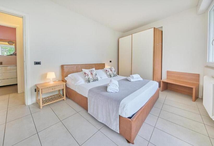 Апартаменты 1 Спальня с Видом, Front Lake Apartment Bardolino