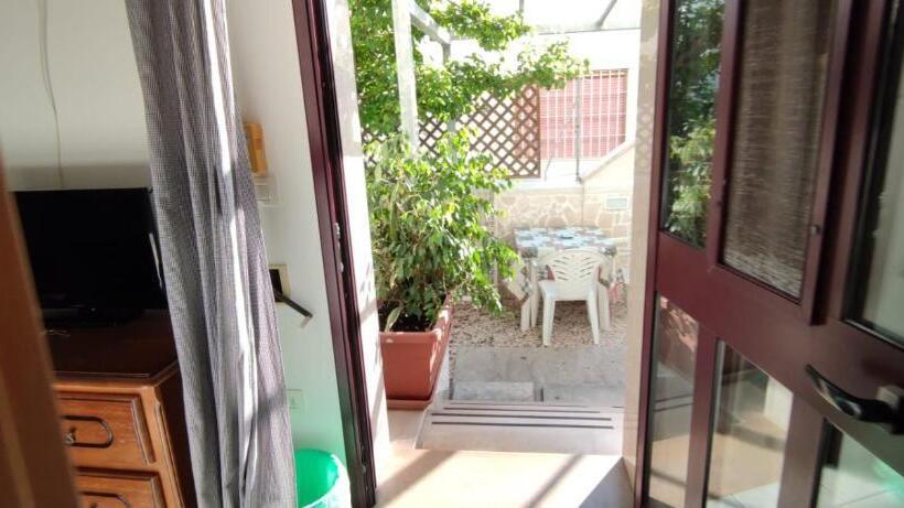 Номер Стандарт Вид на Сад, La Palma Residence Torre San Giovanni
