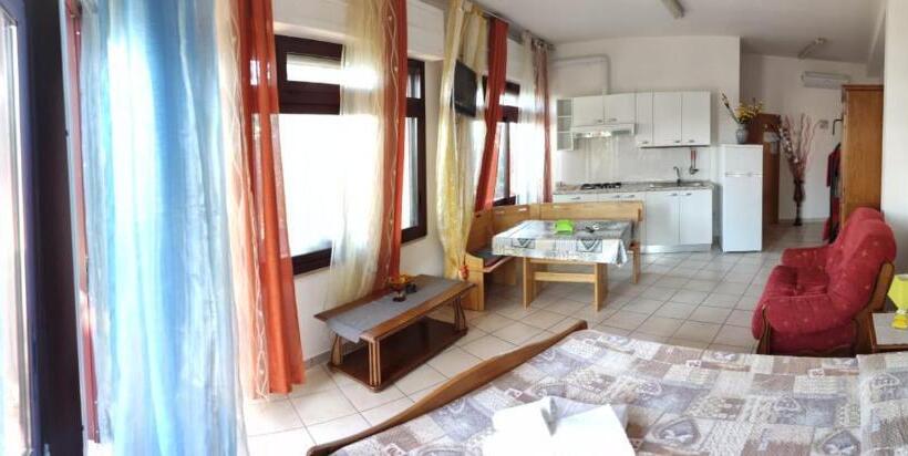 Студио Стандарт Вид на Сад, La Palma Residence Torre San Giovanni