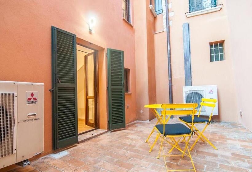 اتاق استاندارد با بالکن, Umbrian Concierge   Alla Rocca