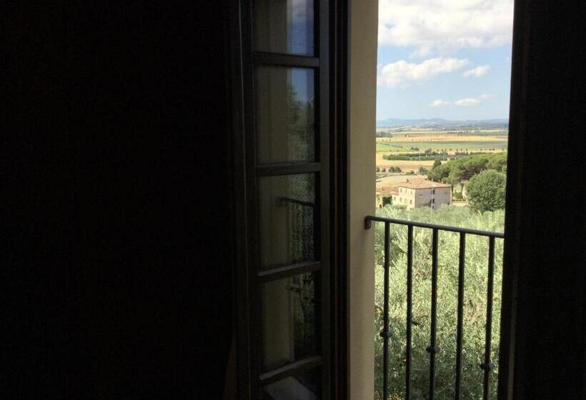 Номер Стандарт с Балконом, Agriturismo Borgo Tra Gli Olivi