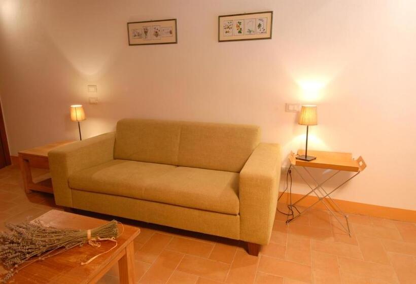 Полулюкс, Agriturismo Tenuta Conti Faina