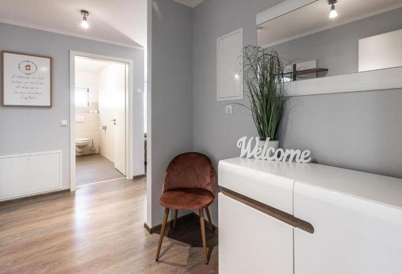 Апартаменты 2 Спальни, Living Neuburg