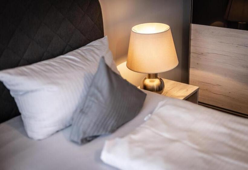 Апартаменты 3 Спальни, Living Neuburg