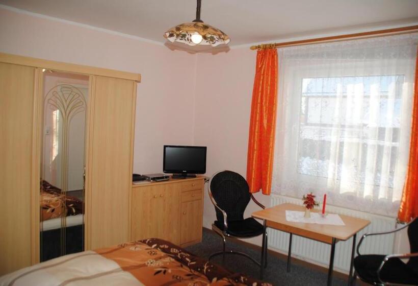 Standard room with outdoor bath, Guest House Mückenheim